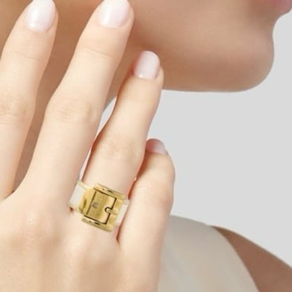 Michael Kors MK Belt Buckle Ring White Enamel & Gold Size 6 or 7 - Picture 3 of 8